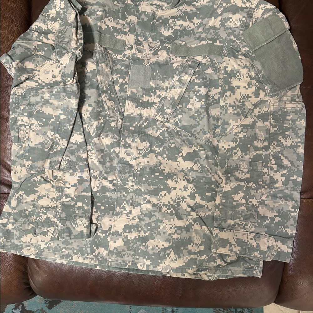 Military fatigue shirt, size small XX-short